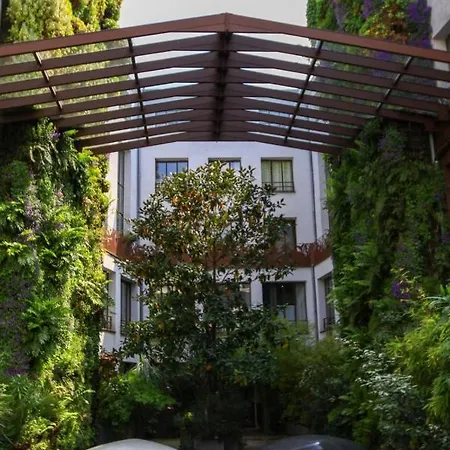 Spacious Apartment For 4 In Paris *